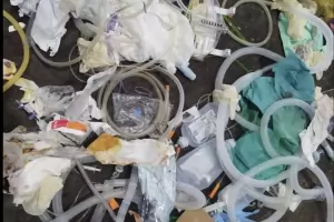 Столична община и МЗ влязоха в голям скандал за боклука от болниците