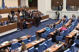 Досадните политически трикове около вота на недоверие започнаха още в