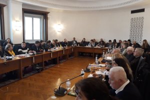 Политиците изобщо не са склонни да отстъпят нищо от пълния