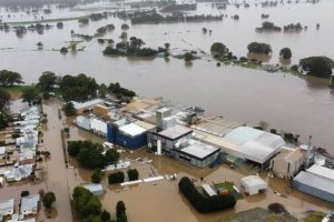 Огромни наводнения в югоизточната част на Австралия взеха поне 5