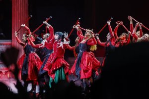 Лейди Гага изнесе безплатен концерт в събота вечер пред повече