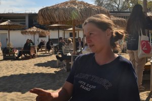 Момиче мъж дърво Брадва Дърво дърво ще те отсека Не