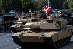 Повече от две дузини танкове 34 коня 50 хеликоптера и