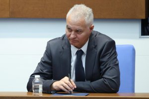 Днес парламентът направи може би най странната и важна рокада в