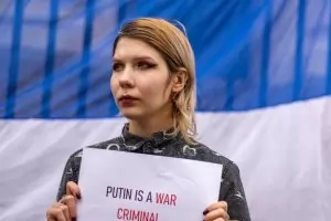 ВАС отказа бежански статут на активистка срещу Путин и войната
