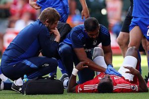 Цяло денонощие английският футбол бе в тревожно очакване Нападателят на