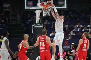 Неузнаваемо слабата игра на голямата звезда Александър Везенков дойде в