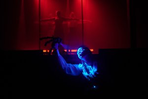 Постната ни откъм свежест театрална сцена бе разнообразена Хип хоп