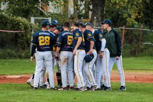 Защитаващият шампионската си титла от последните седем сезона София Блус