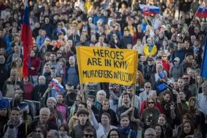 Хиляди протестираха в Словакия срещу визитата на Фицо в Москва