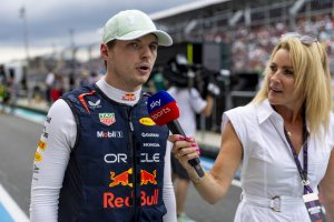 Международната автомобилна федерация FIA намали двойно глобите за псувни Променено