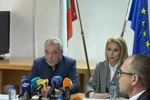 Търговци вече посочват цените в евро и лева