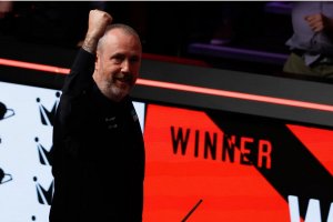 Най възрастният финалист в историята срещу първия аматьор претендент за световната