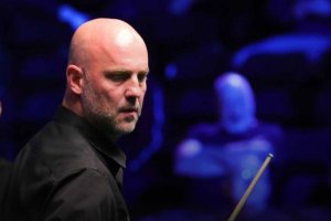 Снукър ветеранът Марк Кинг няма право да участва в професионални