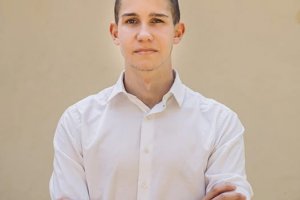 Мартин Атанасов 18 годишен ученик даде урок на всички държавни служби