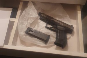 45 годишен мъж е изстрелял 16 патрона по жилищата на нищо