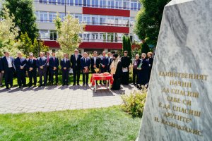 Паметник на медиците и останалите служители на Пирогов загинали по