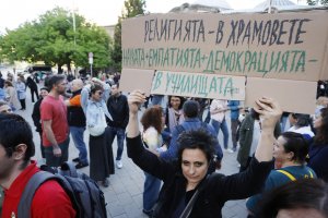 Намерението за въвеждане на нов предмет Религии и добродетели в