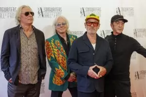 R.E.M. издават отново сингъла си Radio Free Europe