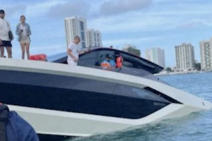 Луксозна яхта за милиони на борда на която се намирали