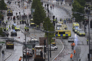 Кола се вряза в големия парад в чест на титлата