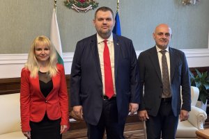 Парламентарната група на ДПС Доган продължава да се топи с бърза