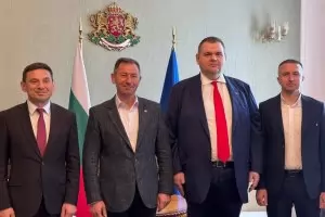 Кметовете на Мадан и Кирково замениха Доган с Пеевски