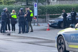 30 годишна жена атакува с нож минувачите на Терезиенвизе в