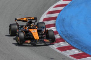 Лидерът във Формула 1 Оскар Пиастри извоюва пета победа от