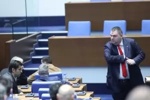 Делото на Кирил Петков срещу Пеевски е за 5000 лв. 