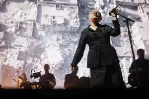 Велика певица ще излезе с Massive Attack в София