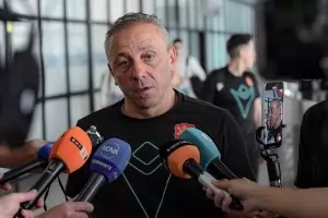 Селекционерът Илиев не дава оставка, но няма да иска и компенсация от БФС