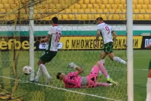 Бавният футбол на България стигна за равенство с Кипър