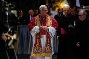 Папа Лъв XIV се появи на церемония с одежди от България
