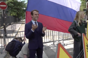 Восъчна фигура на президента на Франция Еманюел Макрон беше открадната