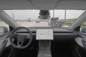Роботакситата на Tesla се бъгнаха при реалните тестове