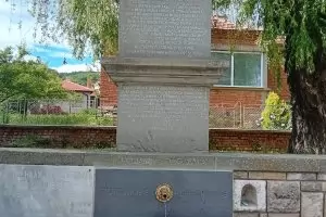 Чешмата, течаща едновременно към Черно и Бяло море, е обновена