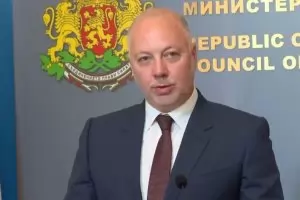 Премиерът: Не хуквайте да харчите и обменяте левове 