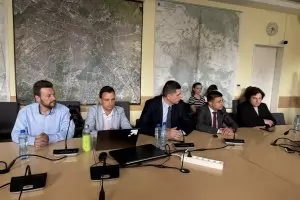 ДБ: Държавата продава апетитни имоти за "наши хора"