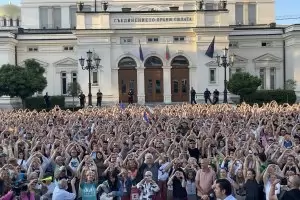 В ход е ново политическо пренареждане