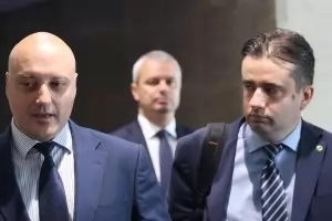Опозицията изпадна в будна кома
