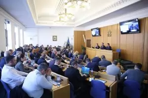 Ударните партийни трансфери засрамиха футбола