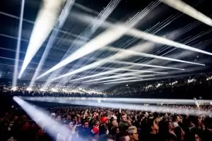 Пожар изпепели сцената на мегафестивал преди откриването