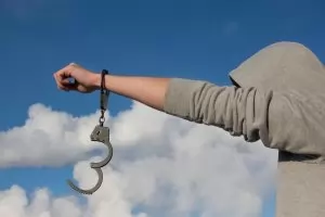 МВР арестува трима младежи за нападения в центъра на София