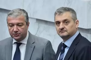 Управляващите създават нови постове за партийни назначения