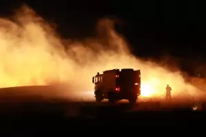 Десетки къщи изгоряха във вилни селища в страната