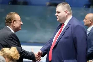 Пеевски живее под наем и чака 19 млн. лв. дивиденти