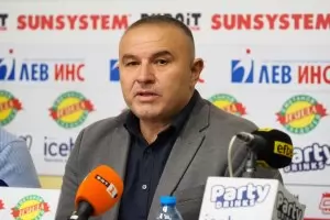 Шефът на щангите развя плашилото "Пеевски" пред непокорния УС