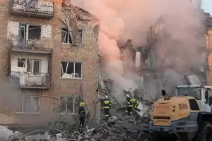Поне 21 души загинаха при масирана руска атака срещу Киев