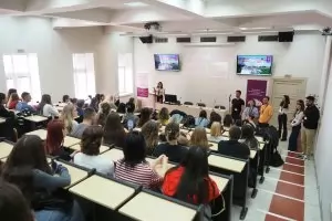 Заплатите в университетите са между 2100 и 5200 лв.